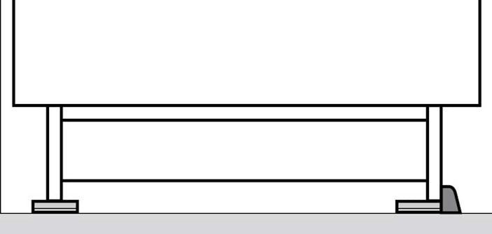 Bygge sokkel til skap: Du kan klodse soklen op ved at bruge kiler eller afstandsklodser Bygge sokkel til skap: Du kan klodse soklen op ved at bruge kiler eller afstandsklodser